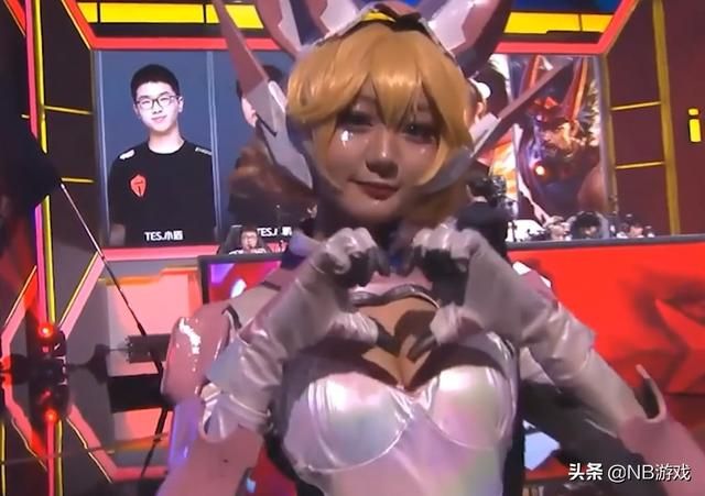 王者荣耀KPL线下活动：瑶妹妹美女Coser惊艳众人！