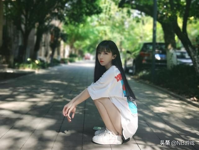女主播何以凭颜值火爆？网友爆料称行业深不可测