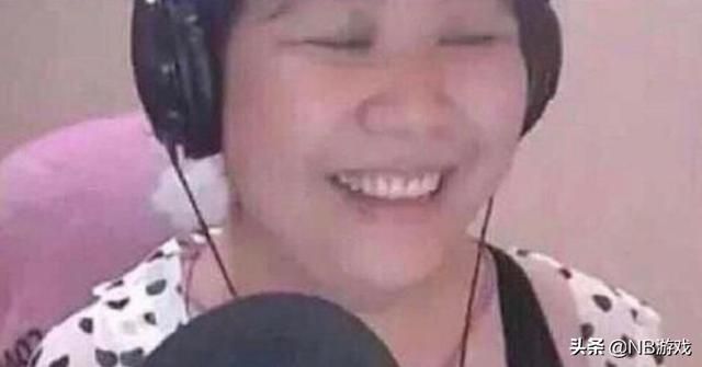 腐团儿呆妹rita在线游戏直播，晴子也参与了，粉丝：我支持乔碧萝