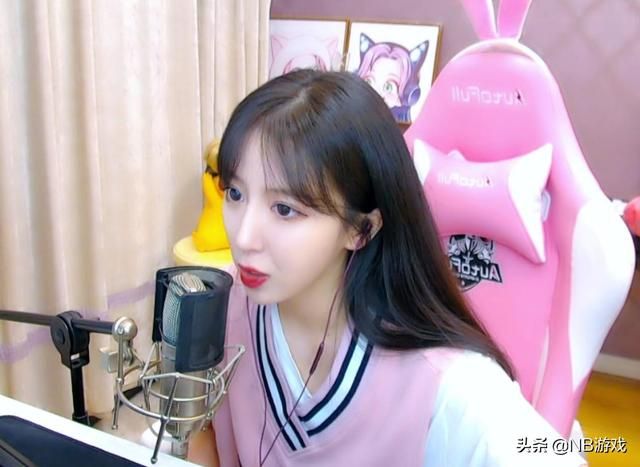 傻妹儿被迫迟到，直播突遇困境，网友：非常满意