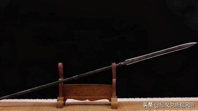 青釭剑对决倚天剑：究竟哪把更锋利？