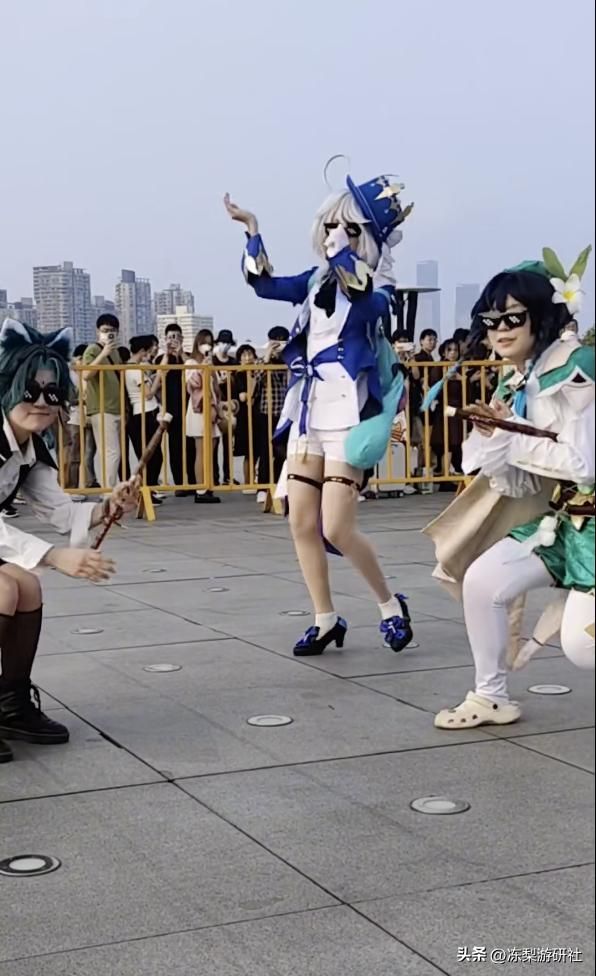 原神首届线下音乐会在上海梅奔举行，现场热度堪比人气歌星