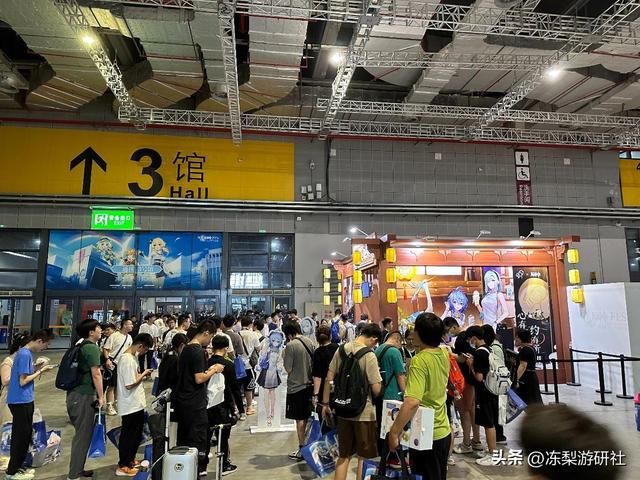 原计划第一时间冲向FES中喜茶、KFC的人，因旋转木马停下了脚步