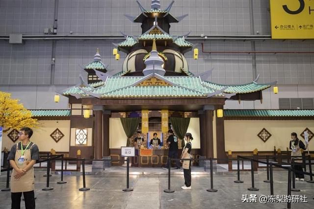 原计划第一时间冲向FES中喜茶、KFC的人，因旋转木马停下了脚步