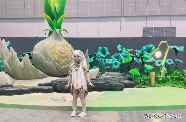 原计划第一时间冲向FES中喜茶、KFC的人，因旋转木马停下了脚步