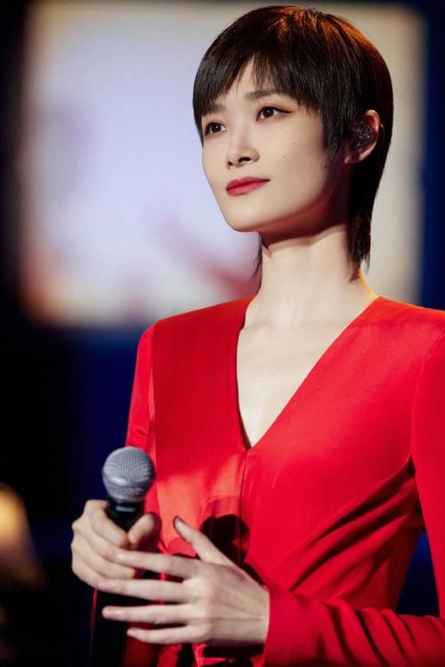 李宇春为什么红，为什么叫李宇春春哥哥