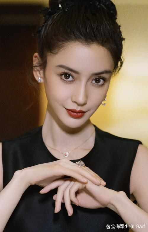 Angelababy整容前旧照流出，真相究竟如何？