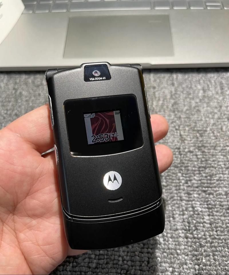 重温经典！摩托罗拉V6手机功能及使用体验分享