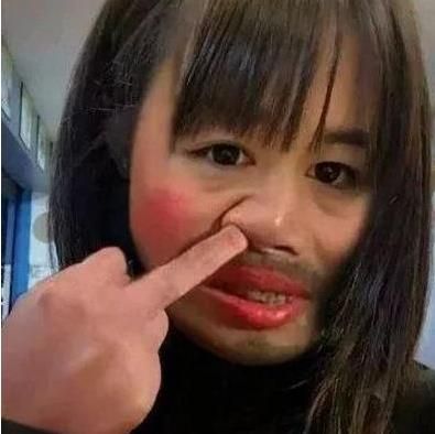 美女爆笑图片大全：让你笑到肚子疼的精彩瞬间