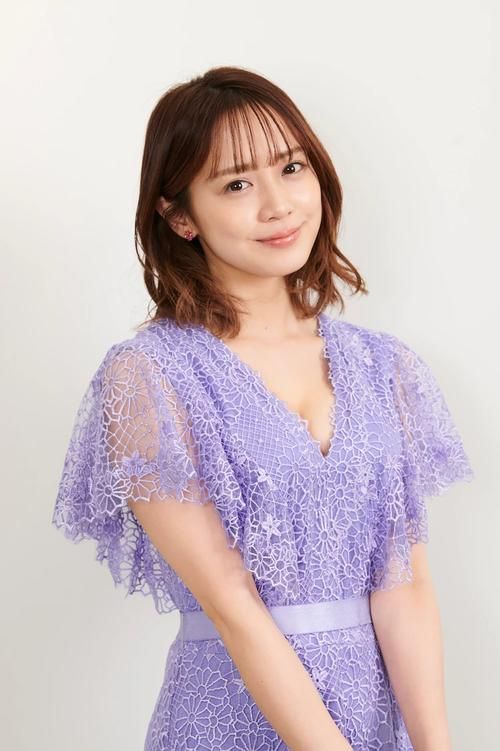 走近奥仲麻琴：她的演艺生涯与个人生活