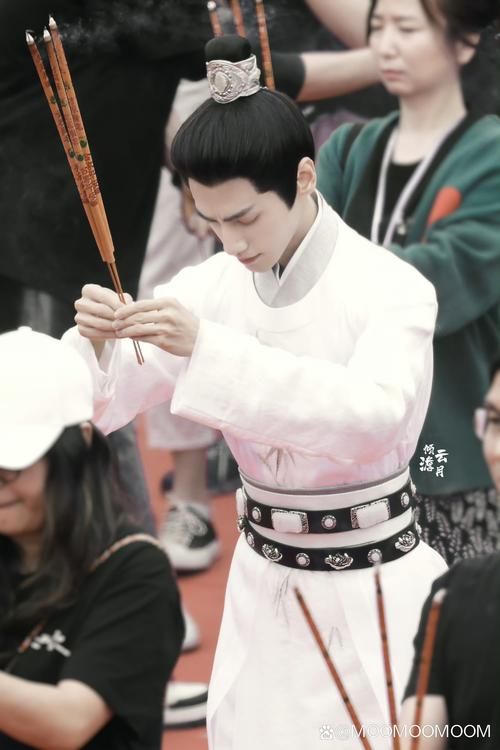 罗云熙玩游戏是真的吗？男神私下都玩什么游戏？