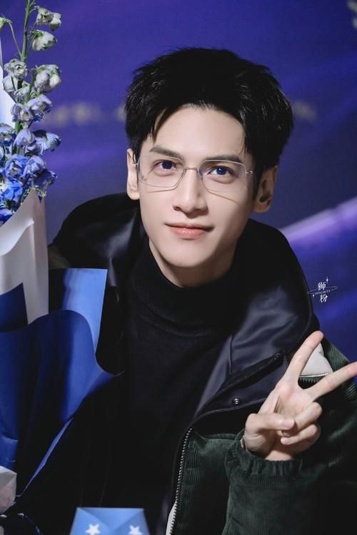 罗云熙玩游戏是真的吗？男神私下都玩什么游戏？
