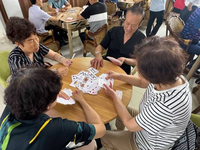 老年人玩什么好？这些室内游戏让生活更精彩！