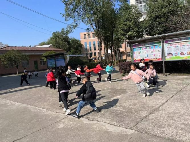 老鹰捉小鸡游戏改编版，全新玩法大揭秘！