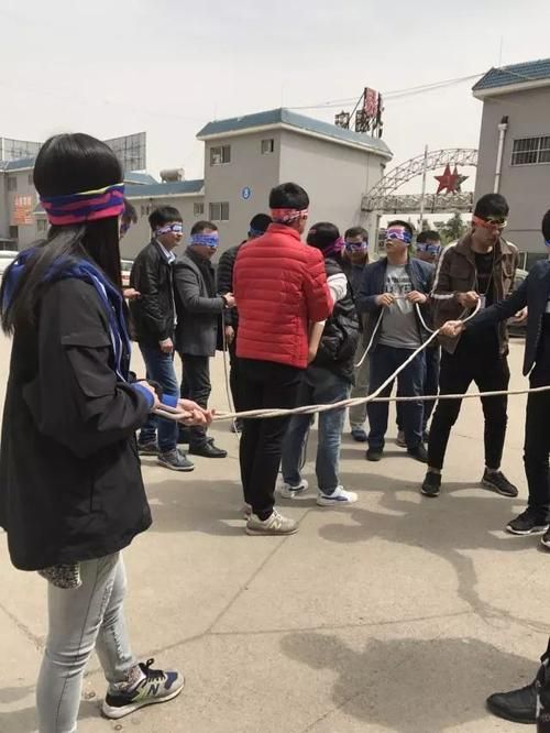 蒙眼捉人游戏规则详解，新手也能快速上手！