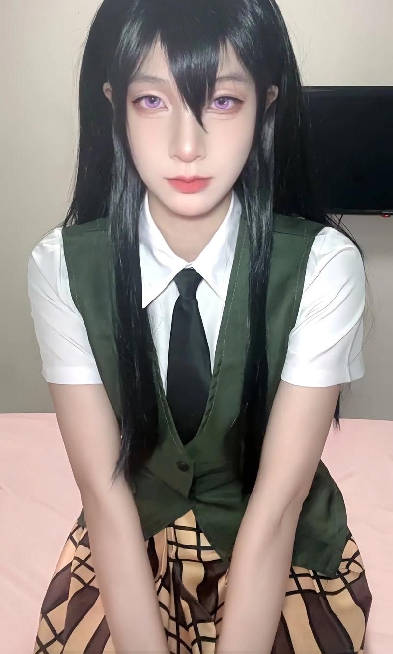 蓝一游戏真人照曝光！快来看看是不是你的菜！