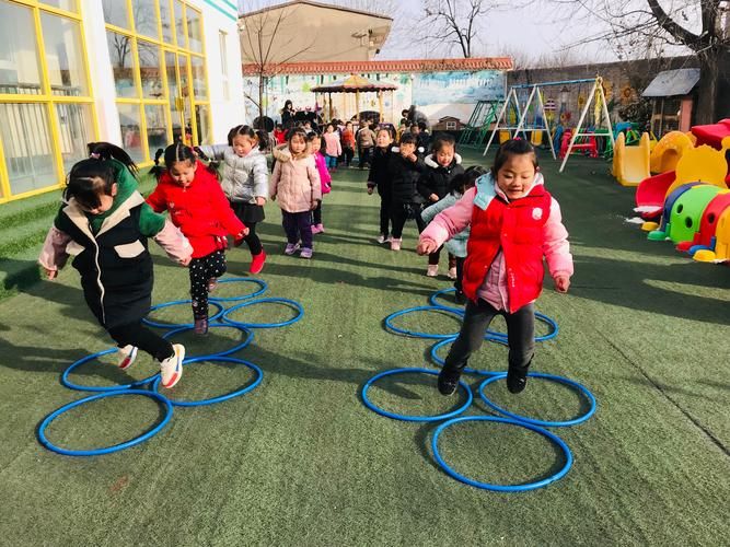 适合幼儿园的呼啦圈游戏，让孩子们玩转呼啦圈！