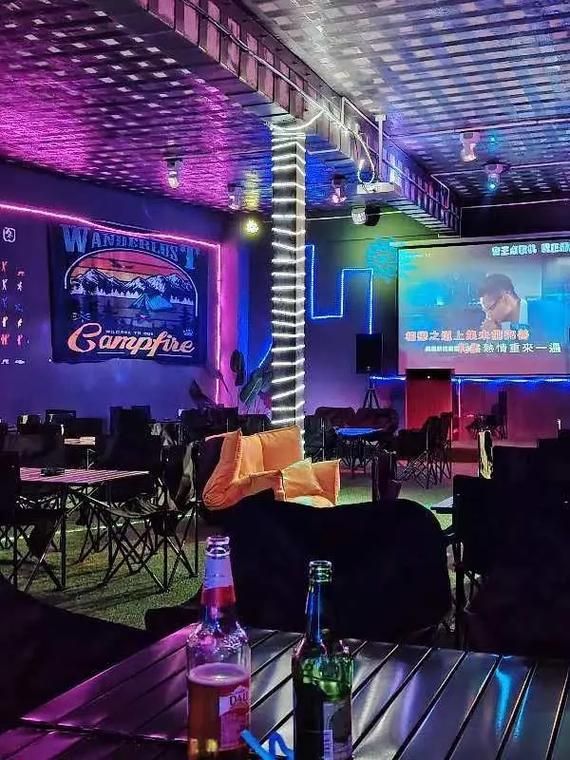 酒吧只会喝酒？酒吧游戏大全让你成为焦点！