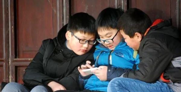 青少年玩游戏是好是坏？这几个方面要注意！
