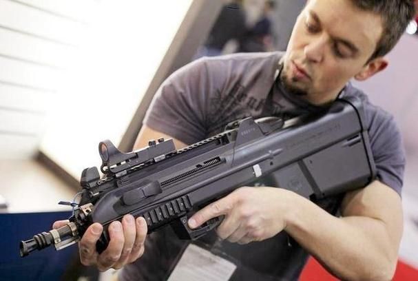 fn f2000突击步枪性能解析与实战评测