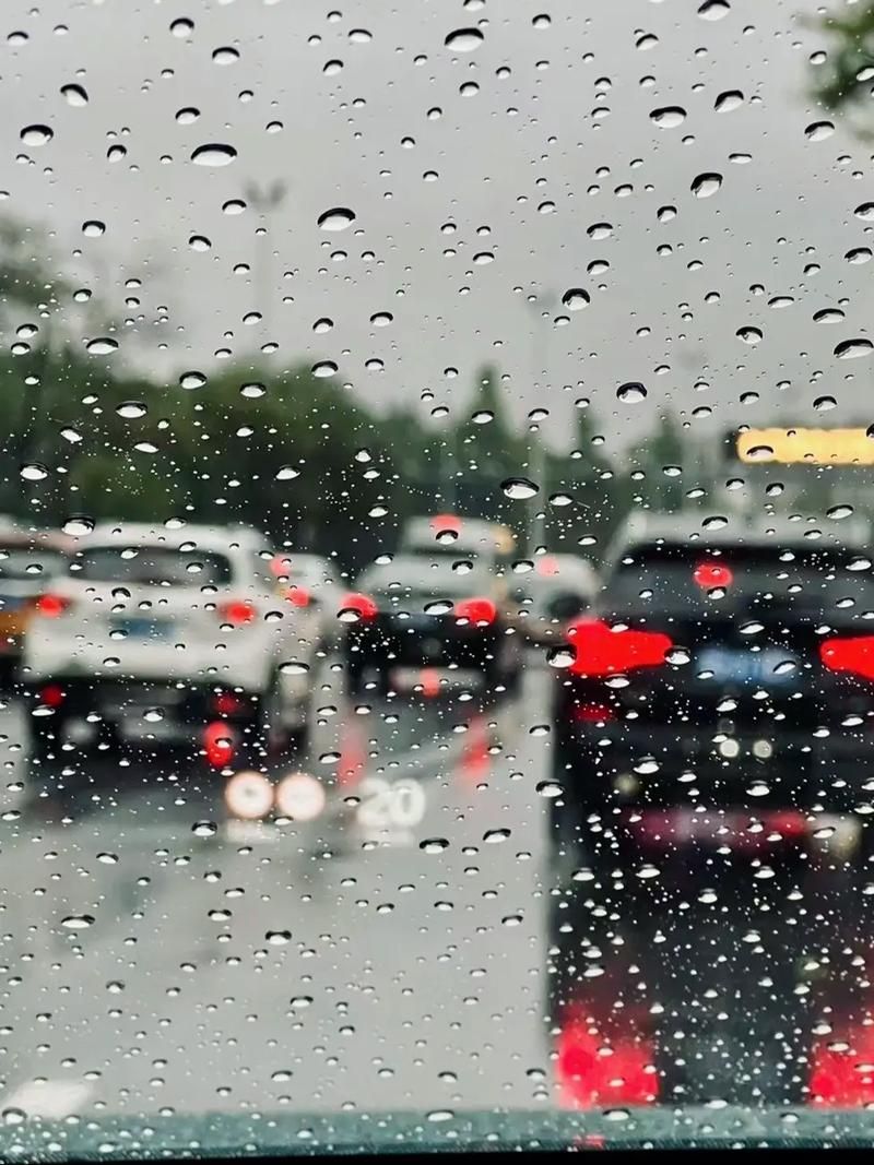 人工降雨引发暴雨争议不断 究竟是好是坏听专家说